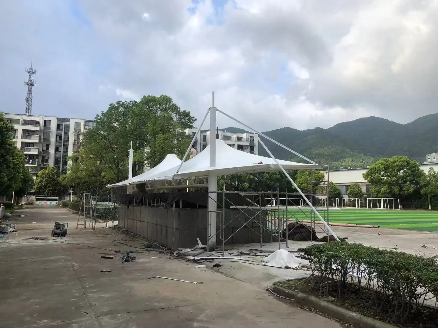 2026年贵州思南停车棚球场棚改造纪实：老旧雨棚换新，运维压力怎么降